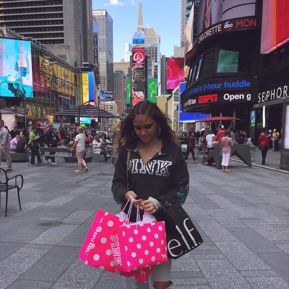 Meet your Posher, Boriqua - Picture 1 of 1